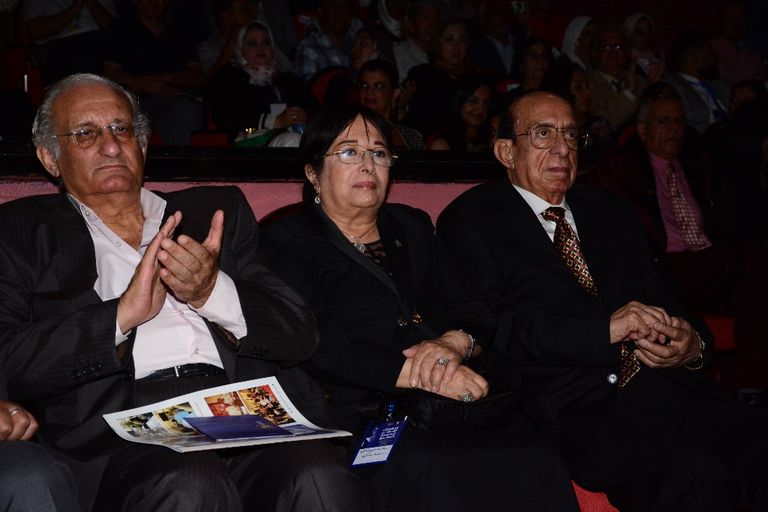 "أرض لا تنبت الزهور" يفتتح المهرجان القومي للمسرح