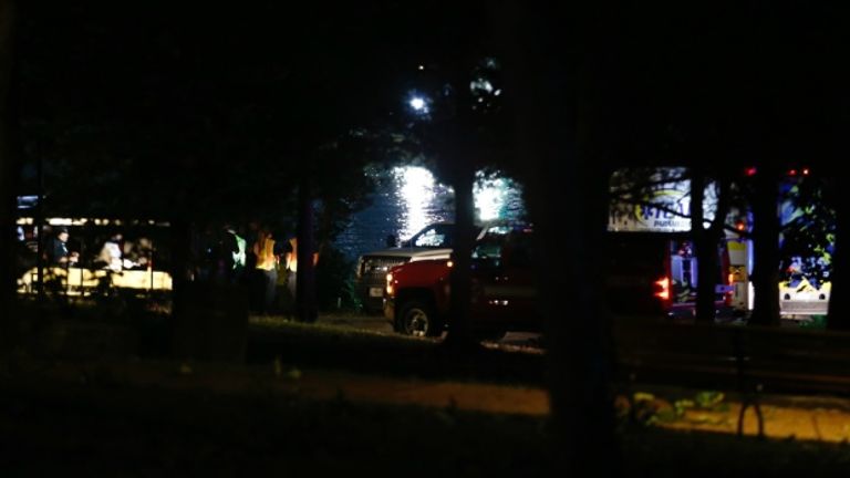 قوات الإنقاذ خلال البحث عن ناجين