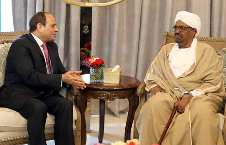 الرئيسان المصري والسوداني عبدالفتاح السيسي وعمر البشير الرئيسان المصري عبدالفتاح السيسي والسوداني عمر البشير
