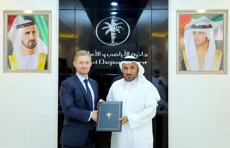 جانب من توقيع مذكرة التفاهم