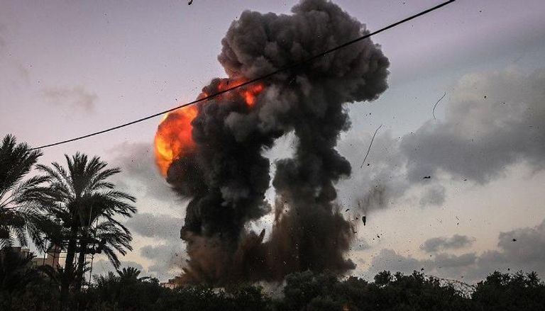 صورة توضح الدمار والخراب جراء الغارات الإسرائيلية على غزة