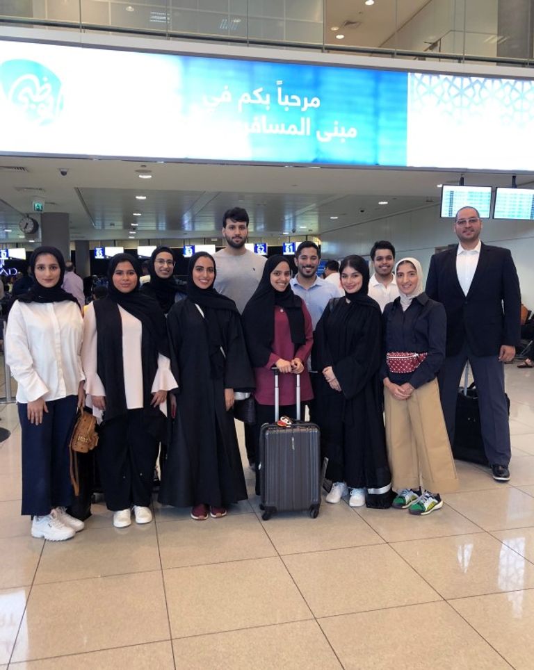 سفراء شباب الإمارات في طريقهم إلى الصين