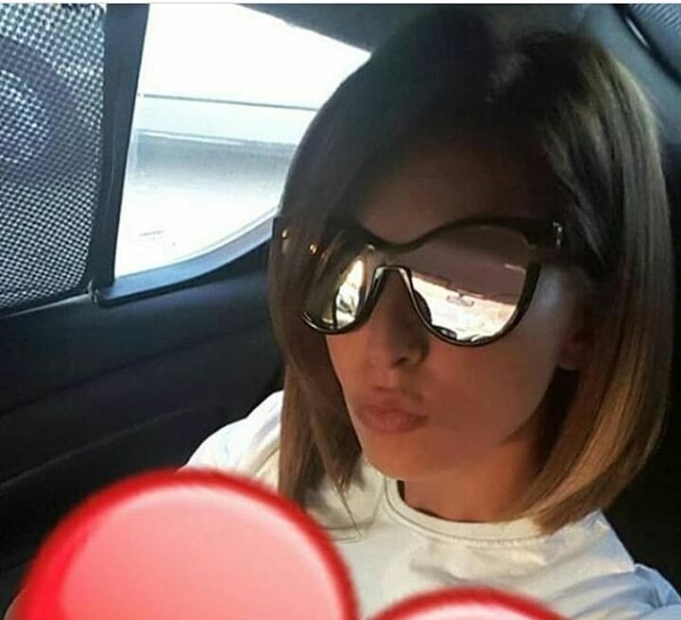 النجمة مي سيلم برفقة إحدى صديقاتها