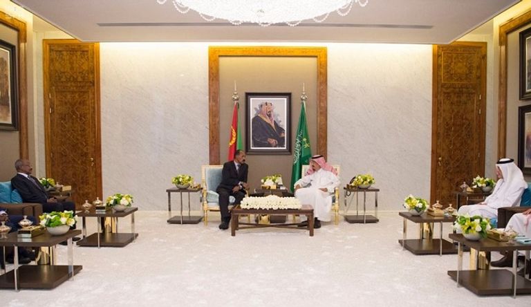 خادم الحرمين الشريفين خلال استقباله الرئيس الإريتري