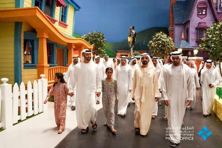 محمد بن راشد ومحمد بن زايد يفتتحان مدينة وارنر براذرز أبوظبي