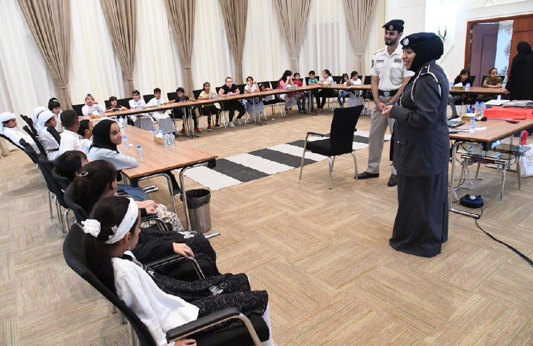 "مرور أبوظبي" تشارك في ملتقى "زايد ملهم الأجيال"