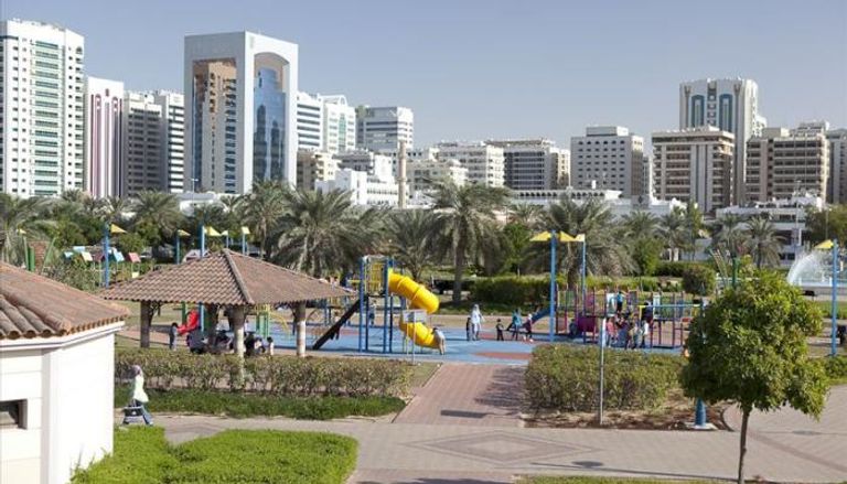 بلدية أبوظبي تطور الألعاب في عدد من الحدائق على الكورنيش