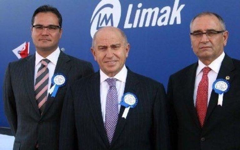 أردوغان مع مديري شركة ليماك التركية