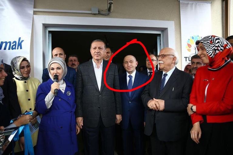 أردوغان مع مدير الشركة التركية أردوغان مع مديري شركة ليماك التركية