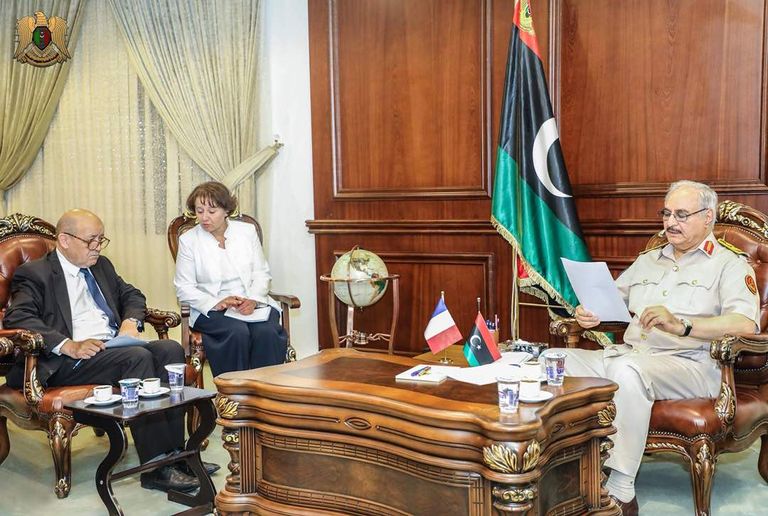 حفتر ووزير الخارجية الفرنسي يبحثان مستجدات الأزمة الليبية المشير خليفة حفتر ووزير الخارجية الفرنسي جان إيف لودريان