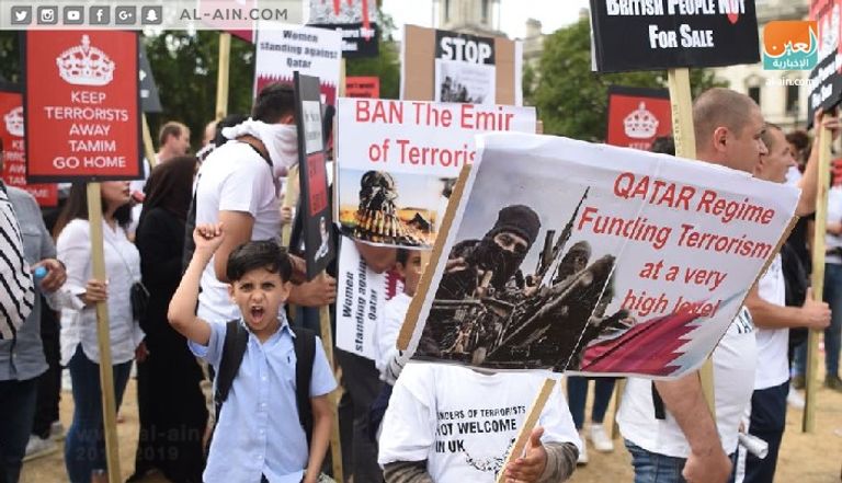 احتجاجات رافضة لتميم في لندن  مظاهرات رافضة لزيارة تميم إلى لندن