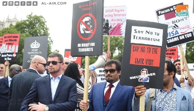 خالد الهيل آثناء المشاركة في الوقفة الاحتجاجية  خالد الهيل أثناء المشاركة في الوقفة الاحتجاجية