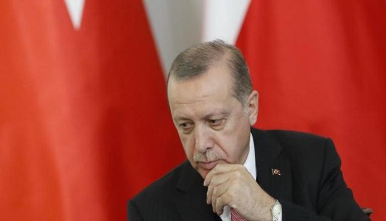 "فيتش" تخفض تصنيف 24 بنكا في تركيا