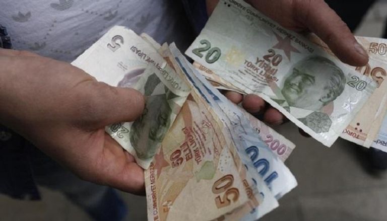 هبوط الليرة التركية بعد الإبقاء على سعر الفائدة