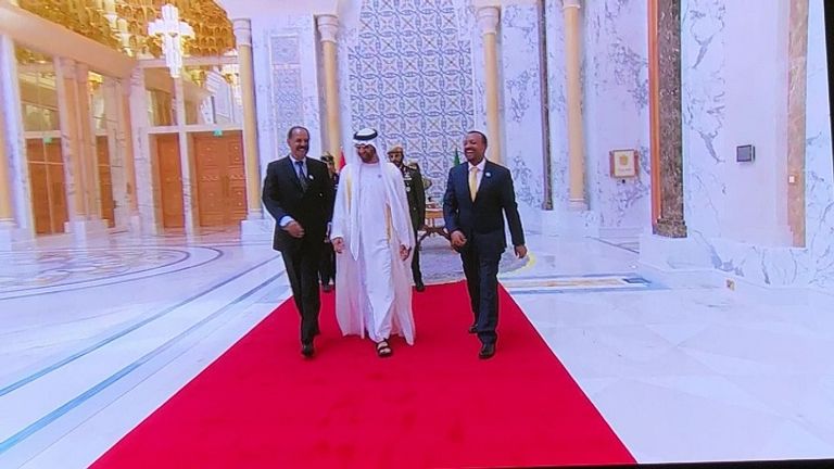 الشيخ محمد بن زايد يستقبل رئيس إريتريا ورئيس الوزراء الإثيوبي الشيخ محمد بن زايد يستقبل رئيس إريتريا ورئيس الوزراء الإثيوبي