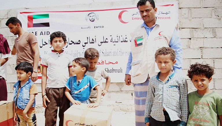 الهلال الأحمر الإماراتي يرسل قافلة لأهالي دمون في مديرية تريم اليمنية