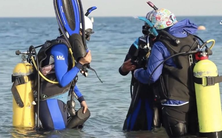 صورة لإحدى المتدربات في فريق "محيطات عائشة"