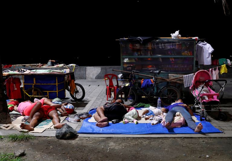 احتجاز آلاف في 