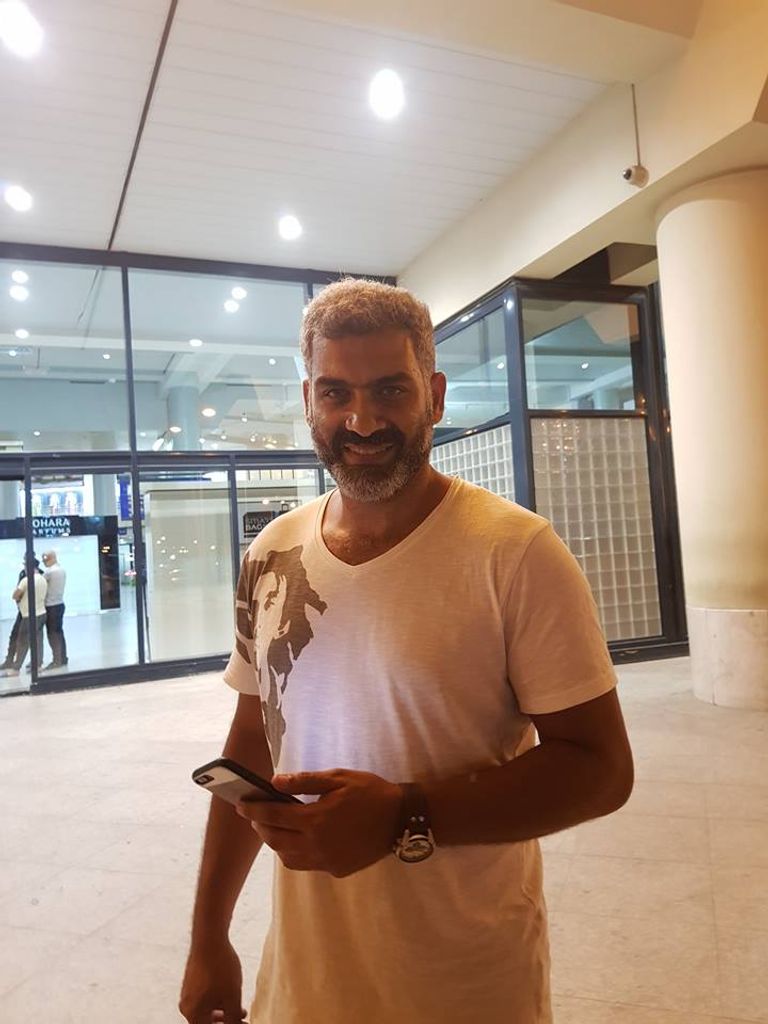 الفنان المصري هاني عادل