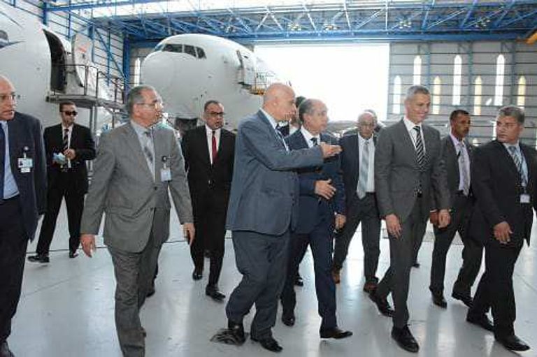 وزير الطيران المصري يضع حجر أساس هنجر لصيانة الطائرات