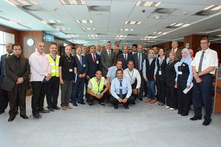 وزير الطيران المصري يضع حجر أساس هنجر لصيانة الطائرات