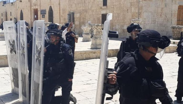 قوات الاحتلال الإسرائيلي تقتحم ساحات المسجد الأقصى 