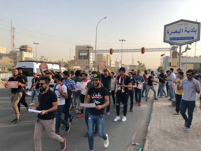جانب من مظاهرات البصرة جانب من مظاهرات البصرة