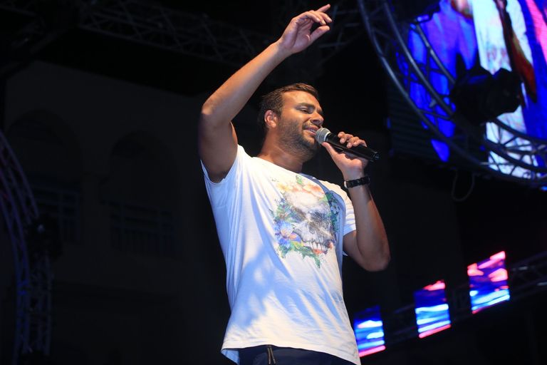 رامي صبري يحيي حفلا لتنشيط السياحة في طابا