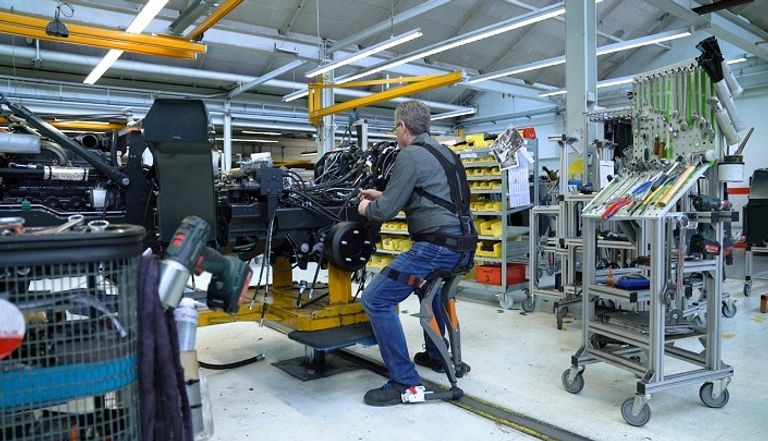 جهاز "Chairless chair"