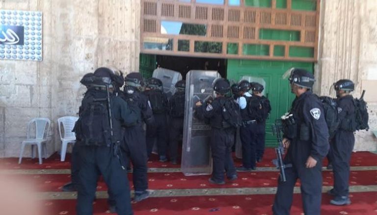 عناصر الاحتلال الإسرائيلي تقتحم المسجد الأقصى