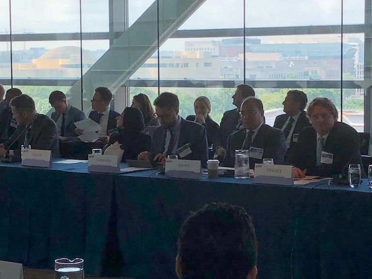 جانب من الاجتماع المتحدث باسم الخارجية المصرية السفير أحمد أبو زيد