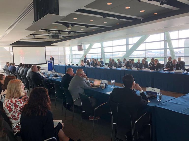 جانب من الاجتماع المتحدث باسم الخارجية المصرية السفير أحمد أبو زيد