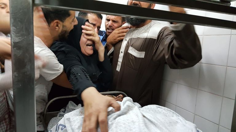 الشهيد غازي أبو مصطفى وبكاء المودعين المسعفة الفلسطينية لمياء أبومصطفى في حالة صدمة