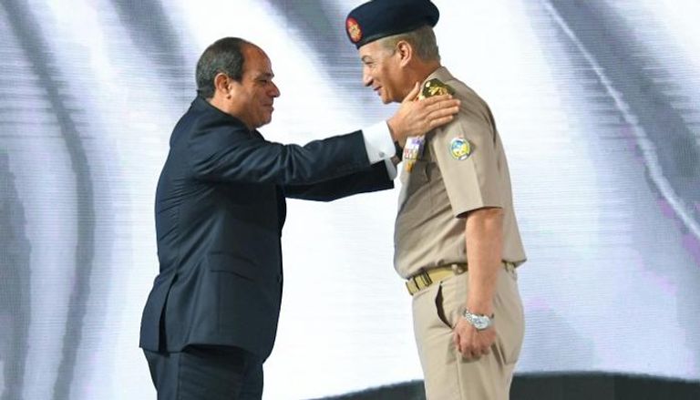 وزير الدفاع المصري محمد زكي والرئيس المصري عبدالفتاح السيسي