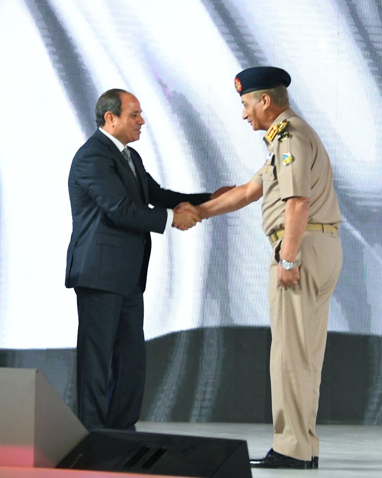 وزير الدفاع المصري محمد زكي والرئيس المصري عبدالفتاح السيسي