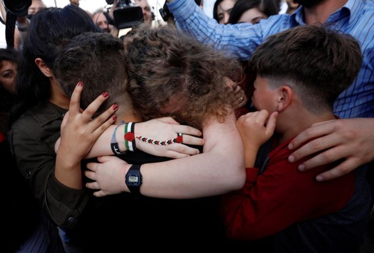 عهد التميمي وجه المقاومة الفلسطينية الأبي يعانق الحرية