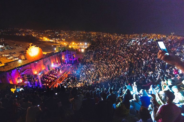 النجمة الإماراتية أحلام في حفل مهرجان جرش