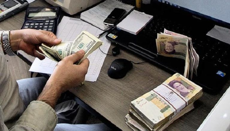  هبوط قياسي للعملة الإيرانية أمام الدولار
