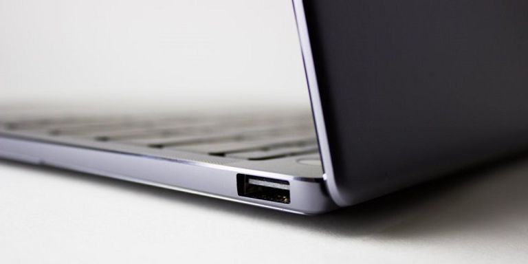 أنهى سيطرة ماك بوك برو من أبل