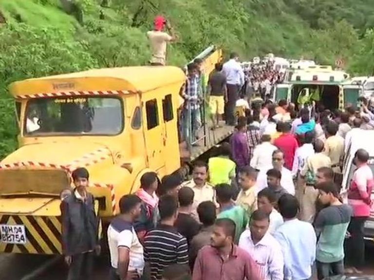 حادث سقوط حافلة في الهند