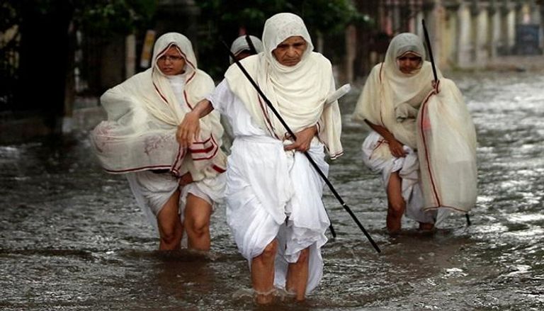 فرار السكان من المناطق المتضررة بسبب الأمطار في الهند