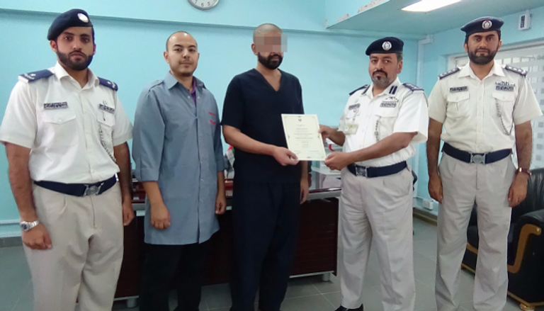شرطة أبوظبي تؤهل"نزلاء  الوثبة" بدورة في ميكانيكا السيارات