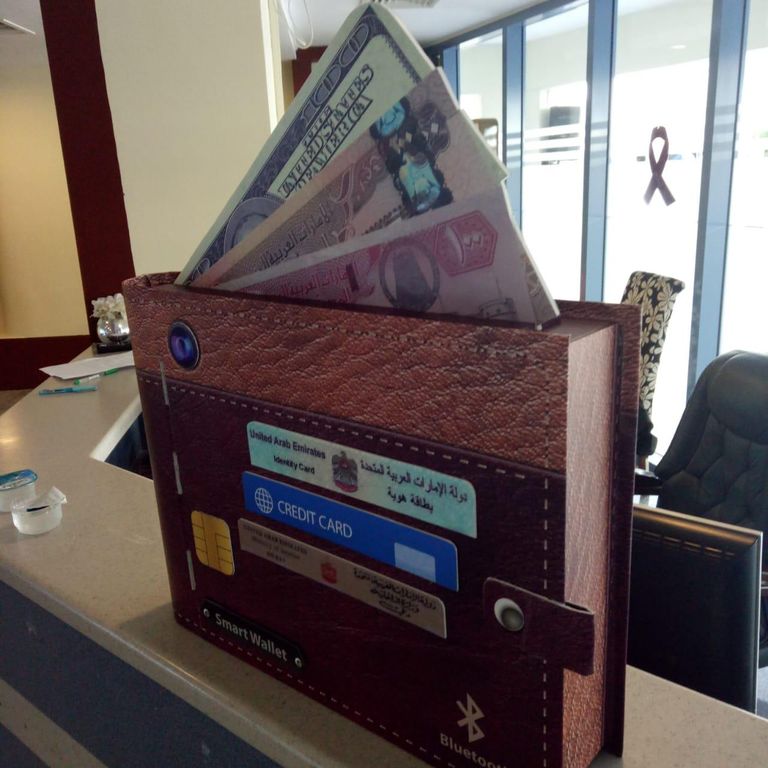 العنود ومريم ونورة يخترعن المحفظة الذكية 