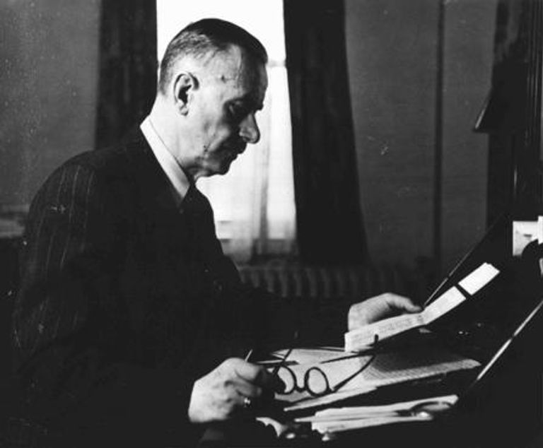 الكاتبة الأمريكية توني موريسون والرئيس الأمريكي السابق أوباما