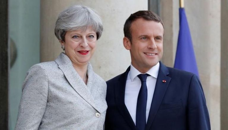 الرئيس الفرنسي إيمانويل ماكرون ورئيسة الوزراءالبريطانية تيريزا ماي