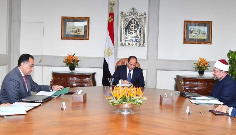 جانب من اجتماع السيسي مع رئيس الوزراء ووزير الأوقاف
