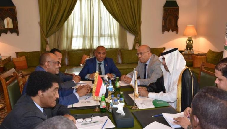 جانب من اجتماع الدكتور مشعل السلمي مع وزير الدولة ومسؤول تنسيق الشؤون البرلمانية بمجلس الوزراء السوداني