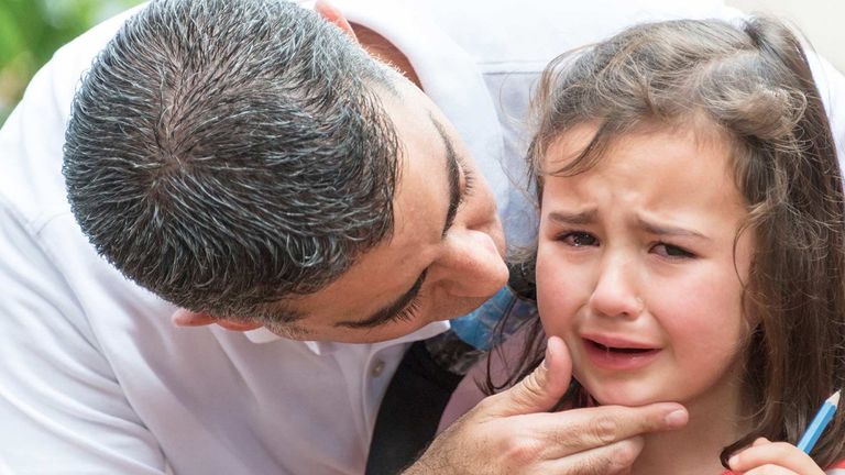 دراسة: الأطفال قد يرثون القلق من آبائهم