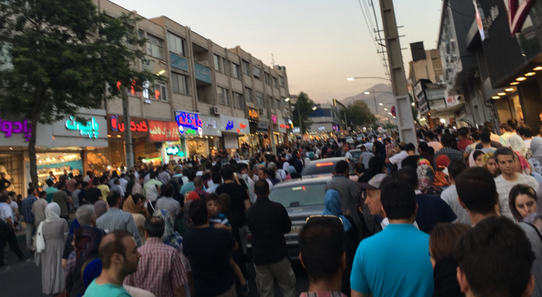 احتجاجات عارمة في إيران