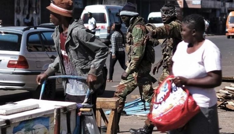 عناصر من الجيش في شوارع زيمبابوي